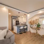 The Viewpoint By Eurostay Apartament